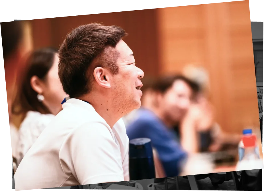 真剣に発表を聞く参加者